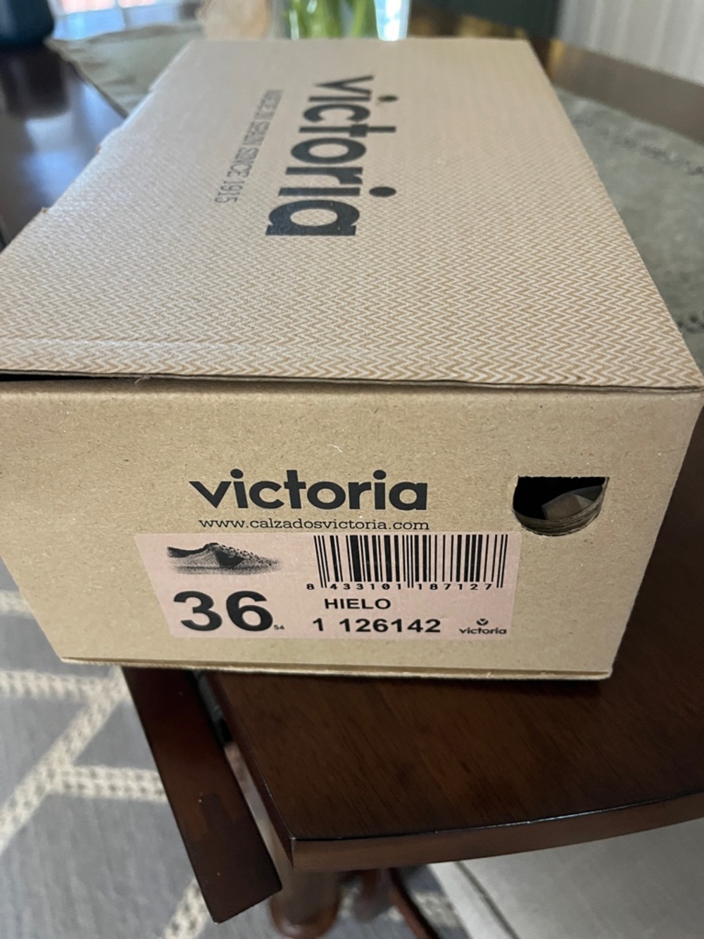 Victoria Hielo Women's Low-Top Casual Sneakers in Beige/Off-White - Picture 6 of 6